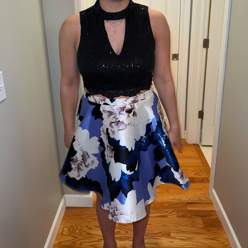 Floral two pieces size 11 blue and black homecoming dress